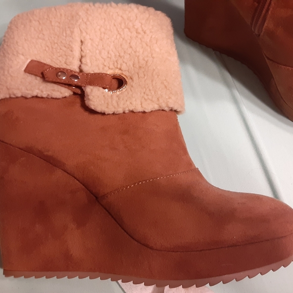 Womens size 10, Juicy suede boots - Picture 2 of 4